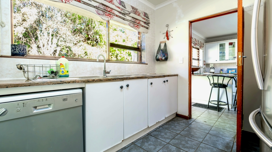 5 Bedroom Property for Sale in Denver Park Western Cape